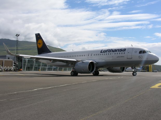 Lufthansa Airbus A320 neo at Vagar Airport