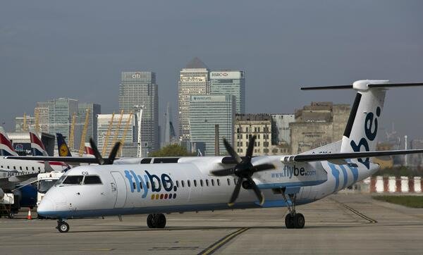 Flybe Dash 8-Q400 at London City