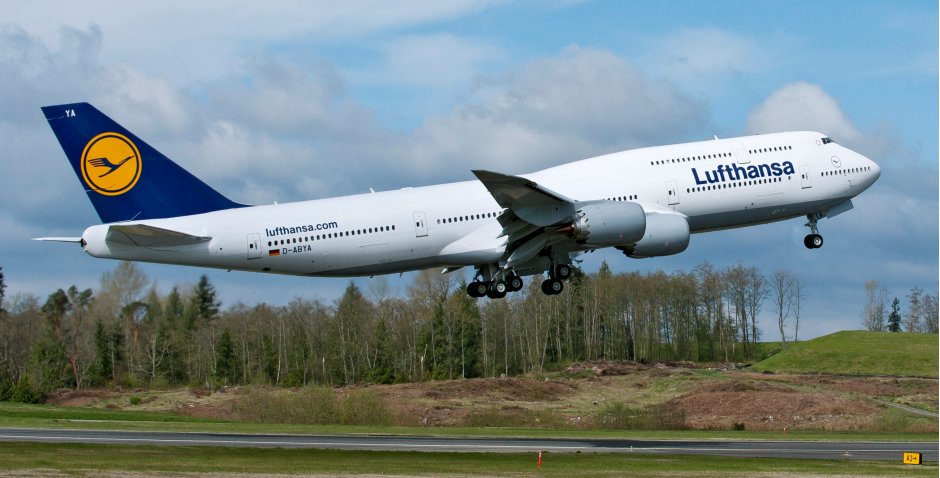 Lufthansa 747-8I