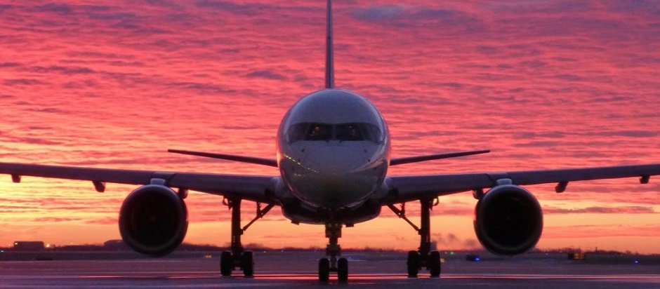 Delta 757-with-fiery-sunrise rundown.jpg