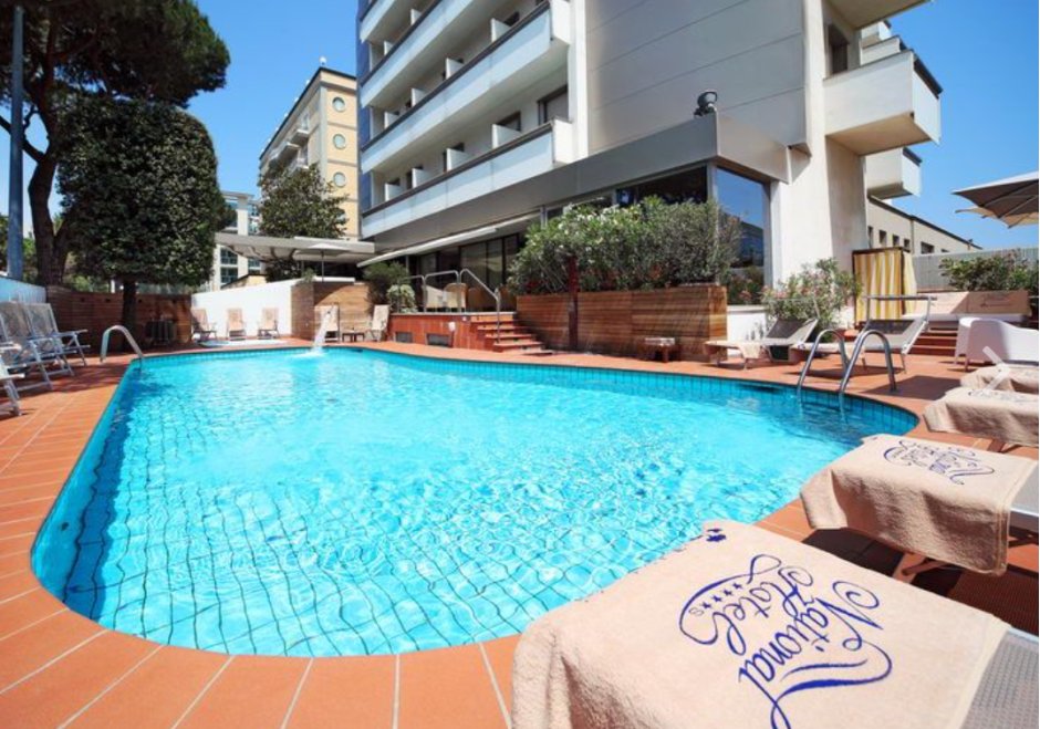 National hotel REU26